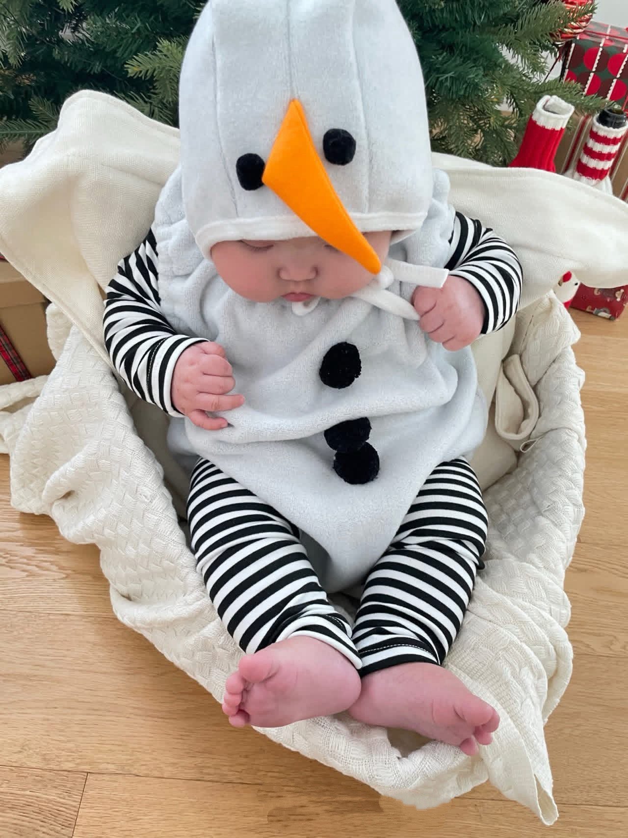 CHRISTMAS OOTD FOR PREORDER Noel Fleece Romper & Hat