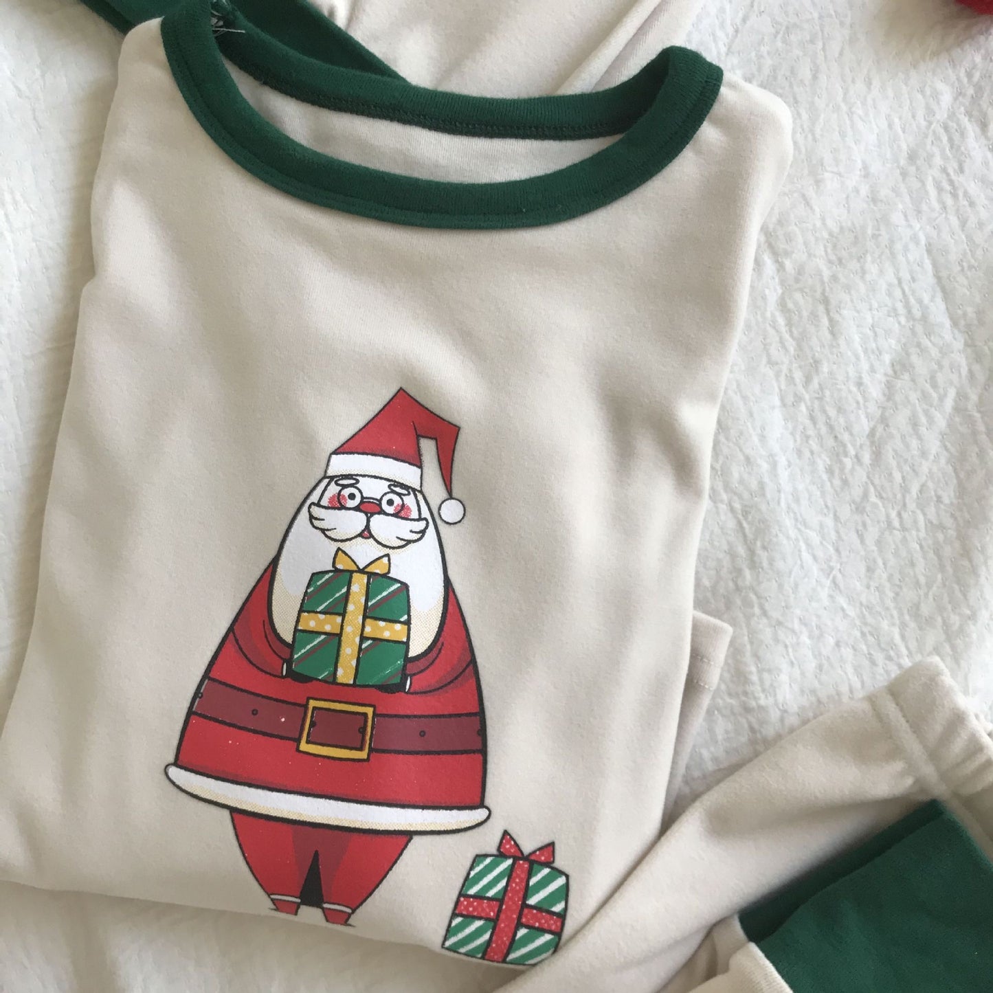 CHRISTMAS OOTD FOR PREORDER Holly Pajama Set for Kids