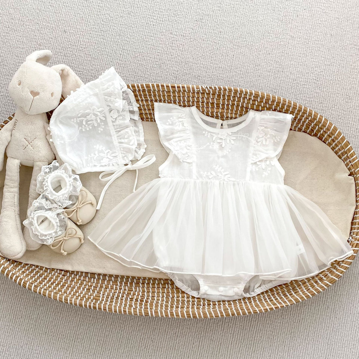 On Hand Dove Romper & Hat 0-6 months