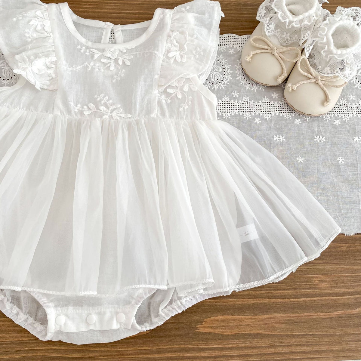 On Hand Dove Romper & Hat 0-6 months
