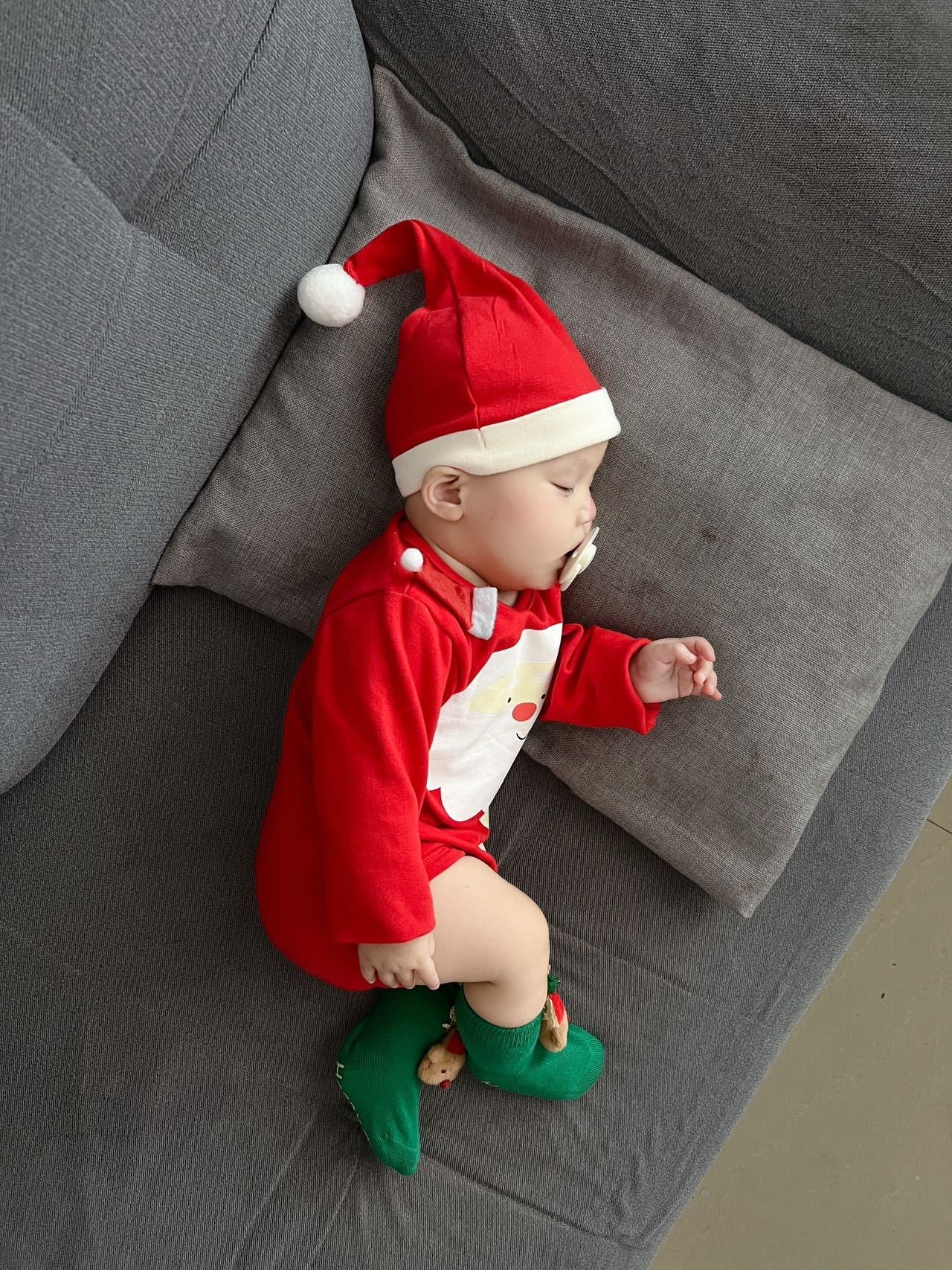 On Hand Santa Romper & Hat with Mini Shoulder Hat